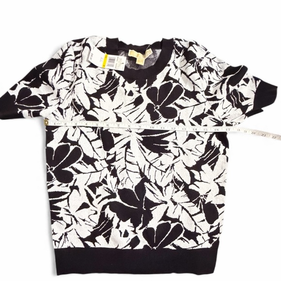 Michael Kors Black and White Floral Knit Top MSRP $98.00 - Picture 8 of 9